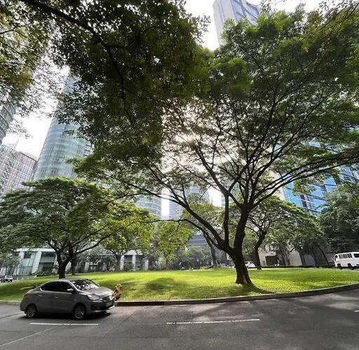 Avant At The Fort 2Br Bgc Cor Unit With Golf Course View