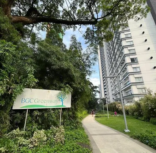 Avant At The Fort 2Br Bgc Cor Unit With Golf Course View