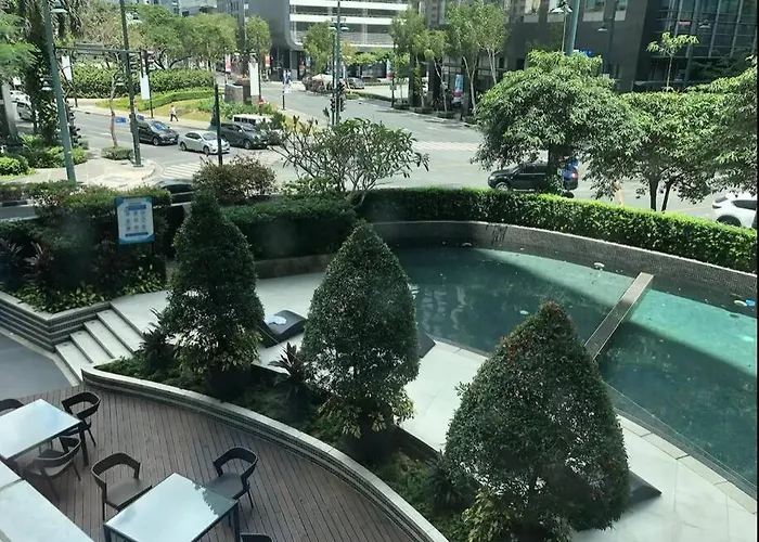 Avant At The Fort 2Br Bgc Cor Unit With Golf Course View