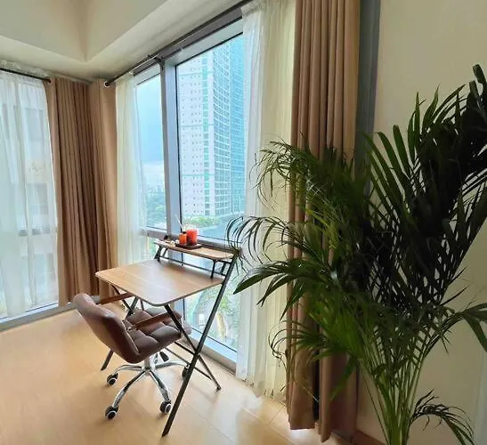Avant At The Fort 2Br Bgc Cor Unit With Golf Course View
